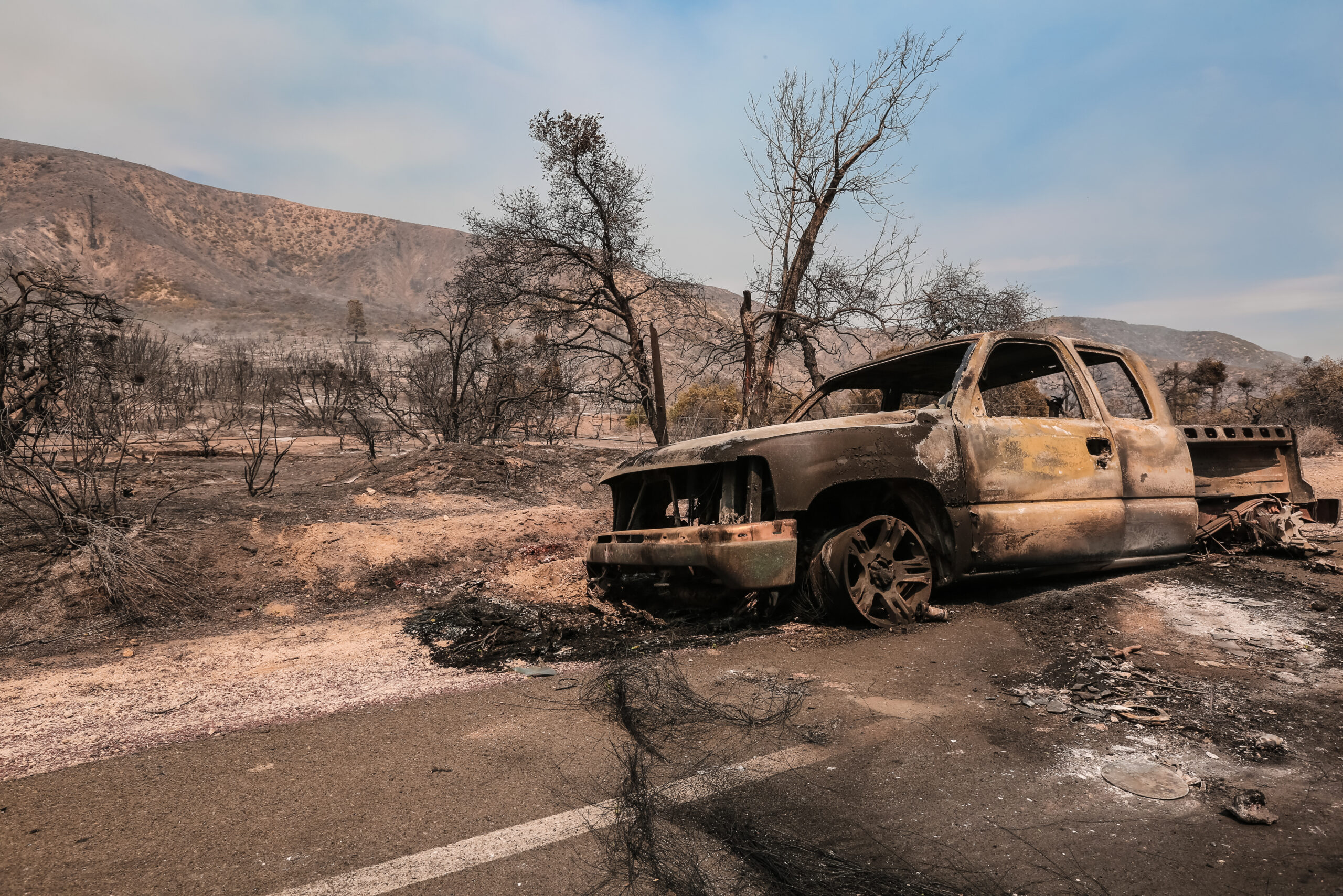 Azusa wildfire damaged to cars and homes