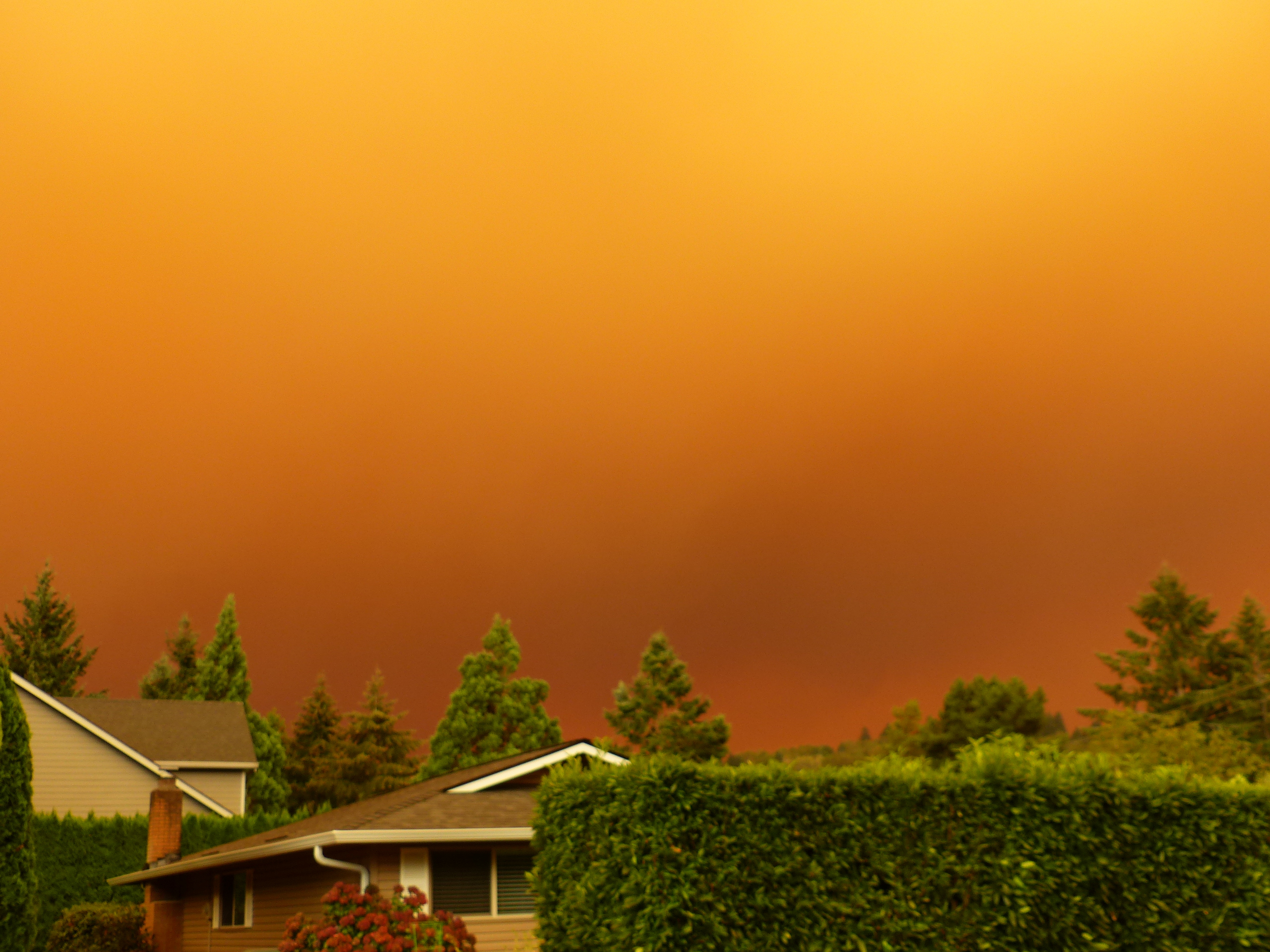 Smoky suburban view of Oregon wildfire